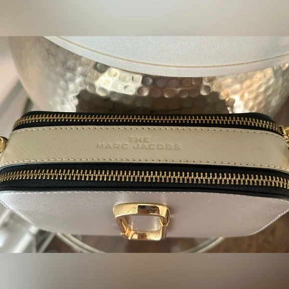 Marc Jacobs Snapshot Crossbody Bag (EUC) - Picture 6 of 13